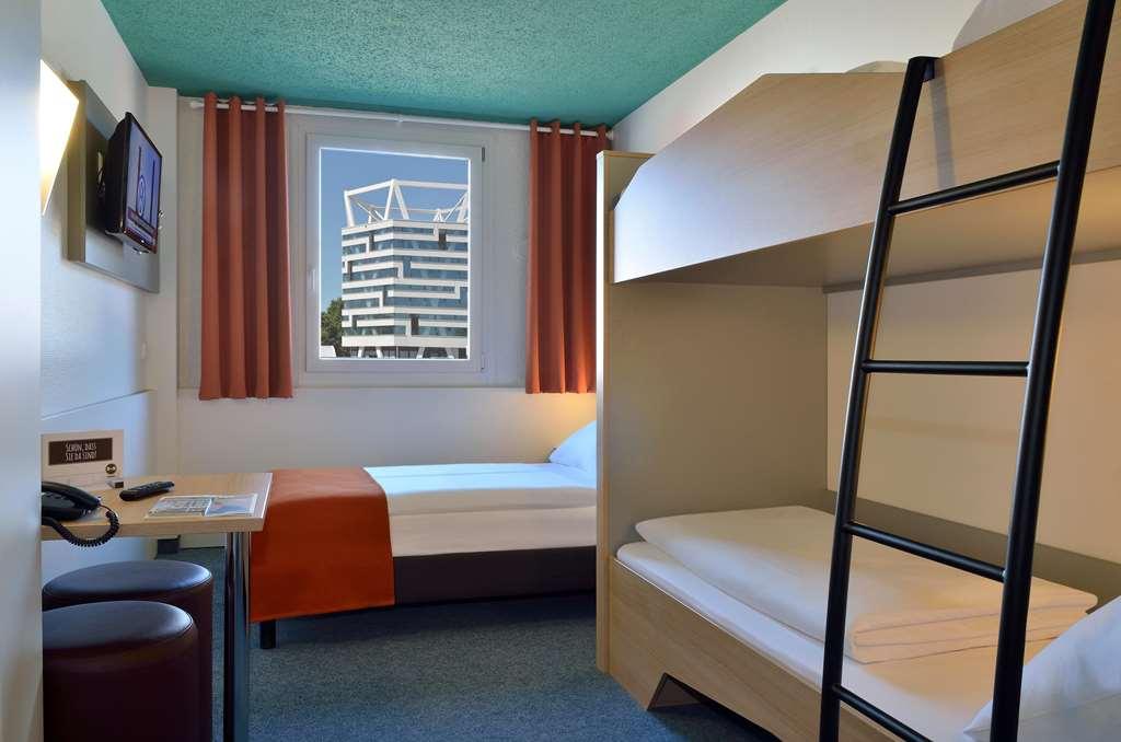 B&B Hotel Freiburg-Nord Номер фото